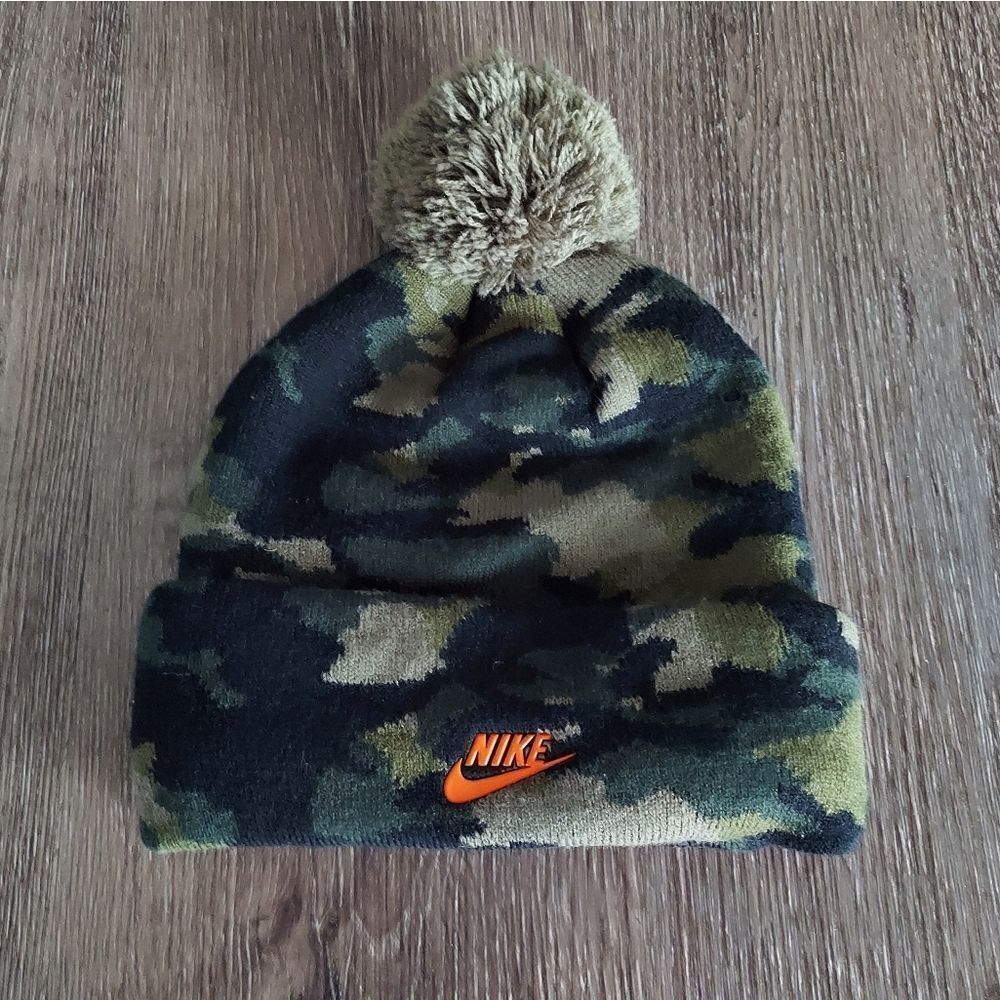 NIKE ARMY GREEN CAMO KNIT BEANIE POM HAT ONE SZ FIT ALL YOUTH